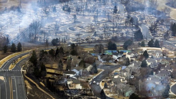 ТРИ ОСОБЕ НЕСТАЛЕ: У пожару у Колораду уништено хиљаду кућа (ФОТО)