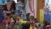 ПАКЕТИЋИ ОБРАДОВАЛИ МАЛИШАНЕ: Деца из Прилужја код Вучитрна добила поклоне од председника Вучића (ВИДЕО)