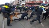 ХАОС НА УЛИЦАМА АМСТЕРДАМА: Полицијски пас гризе руку мушкарца и не пушта је, чувари реда пендрецима растерују демонстранте (ВИДЕО)