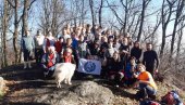 УЖИВАЛИ У УСПОНУ НА ЈУХОР: Параћински Планинарски клуб „Јаворак“ данас организовао прву акцију у јануару