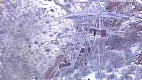 ZAROBLJENI PREKO NOĆI U ZALEĐENOJ GONDOLI: Dramatična akcija spasavanja 21 osobe u planinama Sandija (VIDEO)