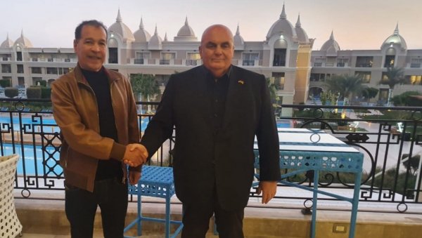 ЈОШ ЈЕДАН ПОКЛОН ЗА ЗДРАВСТВЕНЕ РАДНИКЕ: Палми се придружио и власник најпознатијег ланца хотела у Египту