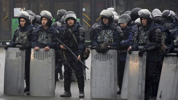 НЕМА МИРА У КАЗАХСТАНУ: Војска пуца на демонстранте у Алматију, са Трга републике одјекују експлозије
