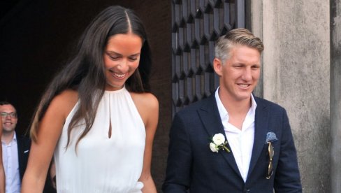 ОГЛАСИО СЕ ШВАЈНШТАЈГЕР: Немац послао прву поруку након гласина о разводу од Ане Ивановић