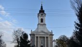 ЗАЗВОНИЛО И У ЧАСТ ПРВЕ БЕБЕ: Српска православна црква у Башаиду, после 73 године, добила ново звоно