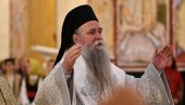 НЕКА ДЕЦА БУДУ ВЕЋИ ЉУДИ ОД НАС! Митрополит Јоаникије на Божићној литургији у Подгорици позвао вернике на мир и слогу