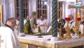 SVEČANO U HRAMU SVETOG SAVE: Patrijarh Porfirije služio liturgiju za Božić (FOTO/VIDEO)