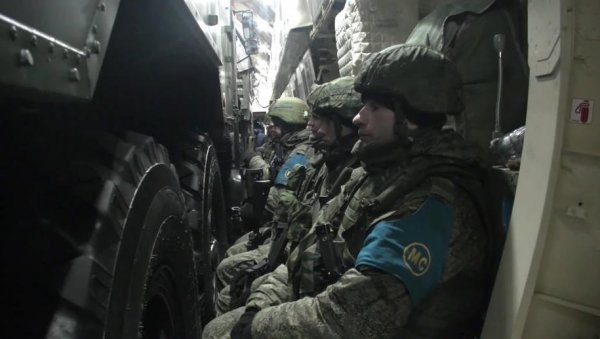 МИРОВЊАЦИ ОДКБ-А ПРИСТИЖУ У КАЗАХСТАН:  Одред руских војника се укрцава у транспортни авион  (ФОТО)