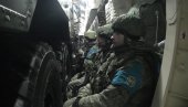 MIROVNJACI ODKB-A PRISTIŽU U KAZAHSTAN:  Odred ruskih vojnika se ukrcava u transportni avion  (FOTO)