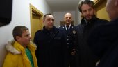 BORILI SE KROZ ŽIVOT: Vulin sa donatorima obišao porodicu Gajić iz Sitnice (FOTO)