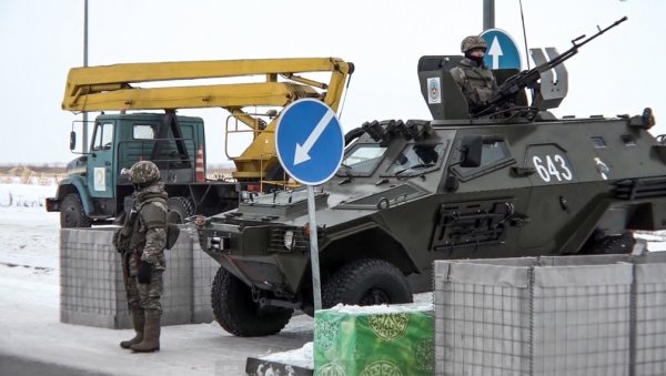 КАЗАХСТАН НА ПРЕКРЕТНИЦИ: Војска са оклопним возилима контролише све прилазе Алма Ати (ФОТО)