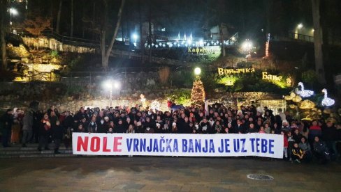 SVI KAO JEDAN UZ NOLETA: Skup podrške Novaku Đokoviću u Vrnjačkoj Banji