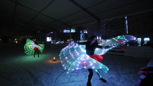 БЕОГРАДСКА ЗИМА: Уз ватромет отворено клизалиште на Тргу Републике (ФОТО)