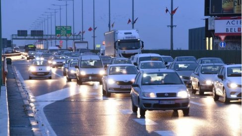 GUŽVE NA PUTEVIMA: Pojačan saobraćaj, posebno na pravcima ka zapadnoj Evropi