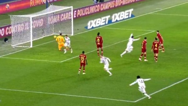 ЛУДА ГОЛЕАДА: Јувентус примио три гола од Роме, па за седам минута дошао до победе! (ВИДЕО)