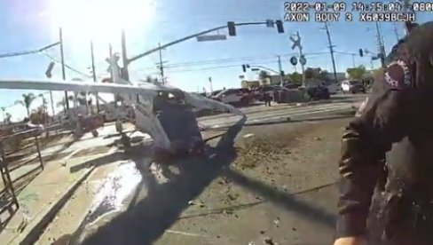 DRAMA U AMERICI: Avion pao, udario ga voz - Pilota jedva spasili (FOTO/ VIDEO)