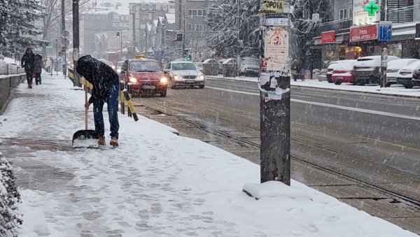 УСТАНОВЕ СОЦИЈАЛНЕ ЗАШТИТЕ РАДЕ ДУЖЕ: Због леденог таласа градски центри дежурају 24 сата