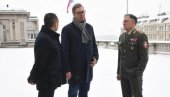 KRATAK PREDAH OD TEŠKIH RAZGOVORA: Vučić razgovarao sa Vulinom i Mojsilovićem o bezbednosnoj situaciji u regionu (FOTO)