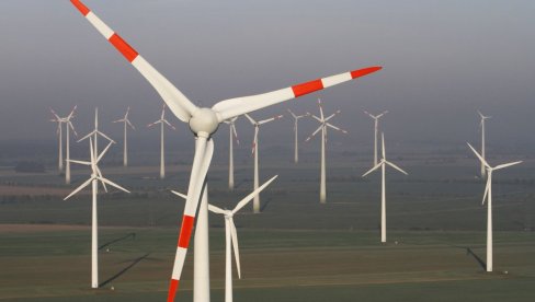 MINISTARSTVO TERA EPS I EMS U BANKROT: Dva ključna preduzeća i Agencija za energetiku uputili dopise zbog obnovljive energije