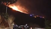 JEZIV PRIZOR U HRVATSKOJ: Požar besni kod Omiša, bura ruši stabla i prevrće kamione, ima i poginulih (VIDEO)