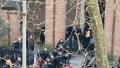 NACISTIČKA SAHRANA ŠOKIRALA ITALIJU: Kovčeg pripadnice desničarskog pokreta pred crkvom pokriven zastavom sa kukastim krstom