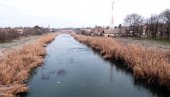 OTROVI TEKU ISPRED KUĆA: Na protestima u Vrbasu zatraženo da hitno prestane ispuštanje otpadnih voda u Bački kanal