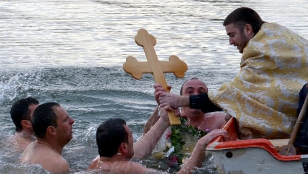 РЕКОРД У ВРШЦУ: За часни крст сутра ће пливати 62 учесника
