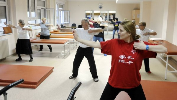КОРАК ПО КОРАК: Вежбањем смањите стрес и тензију - Ево како најстарији да се врате у форму