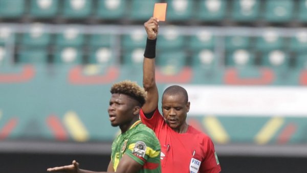 КОМЕДИЈА НА КУПУ АФРИЧКИХ НАЦИЈА: Судија из Замбије свирао крај утакмице у 85, па 89. минуту (ВИДЕО)