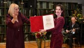 LEPO MI JE DRUŽENJE SA KNJIGOM: Desetogodišnja Emilija Spasenović nosilac priznanja Biblioteke grada Beograda Čitalac godine