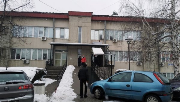 ЕПИДЕМИЈА У ПАРАЋИНУ: Преко 60 позитивних, бројеви и даље сваког дана расту