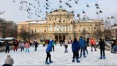 ПРОРАДИЛО КЛИЗАЛИШТЕ У СМЕДЕРЕВУ: Школарци уживају на леду (ФОТО)
