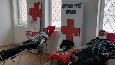 ДАРИВАЛИ КРВ УОЧИ НОВЕ ГОДИНЕ: У Дреновцу одржана прва акција прикупљања крви у параћинској општини