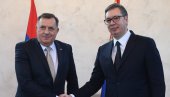 POVEZUJU NAS NERASKIDIVE VEZE I BRATSKA LJUBAV Dodik čestitao predsedniku Vučiću Dan državnosti