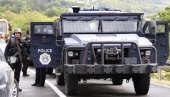 НАПЕТО У ЗВЕЧАНУ: Полиција лажне државе бацила сузавац, КФОР под пуном ратном опремом