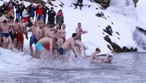 ČASNI KRST NA NAJVEĆOJ VISINI U SRBIJI: Biće plivanja na Vlasinskom jezeru