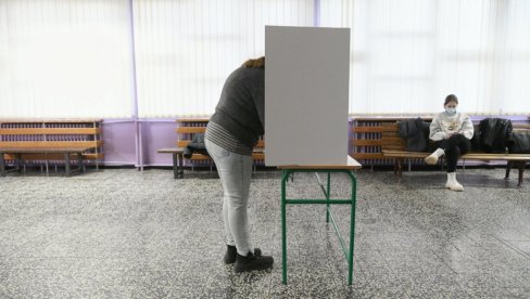 ЦЕЛО СЕЛО ИЗАШЛО НА РЕФЕРЕНДУМ: На бирачком месту 60 гласали сви до једног