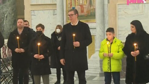 VUČIĆ U HRAMU SVETOG SAVE: Predsednik zapalio sveću za Olivera Ivanovića (VIDEO)