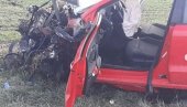 KOLA UNIŠTENA, DEVOJKA ČUDOM PREŽIVELA: Detalji nesreće kod Đurđeva, od siline udara saobraćajni znak ostao zaboden posred auta