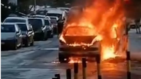 DRAMA NA MILJAKOVCU: Auto se zapalio se usred vožnje, žena odmah izletela (VIDEO)