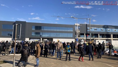 NOVAK USKORO U SRBIJI: Navijači i novinari čekaju ga ispred aerodroma!