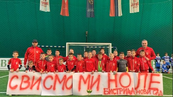 СВИ СМО МИ НОЛЕ: Новосадски малишани освојили фудбалски турнир у Бањалуци и послали поруку подршке