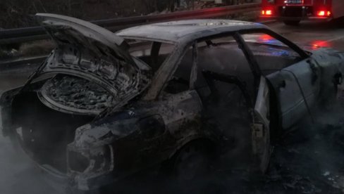 ČOVEK IZGOREO U ZAPALJENOM AUTOMOBILU U SURČINU: Vatrogasci ugasili vozilo pa otkrili jeziv prizor!