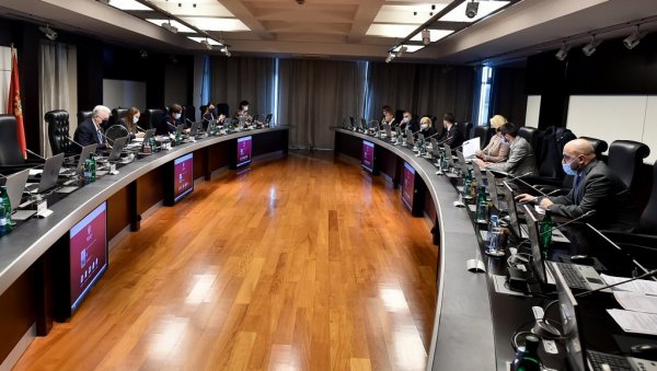 МЕДИЈИ У ЦРНОЈ ГОРИ: Влада донела одлуку о скраћењу мандата у скупштини Црне Горе