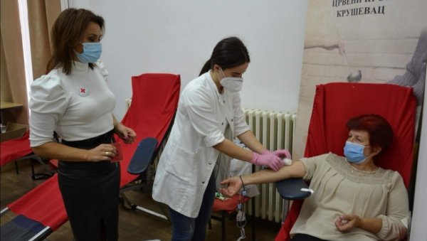 ПОЗИВ НА ХУМАНОСТ: Добровољно давање крви у Крушевцу