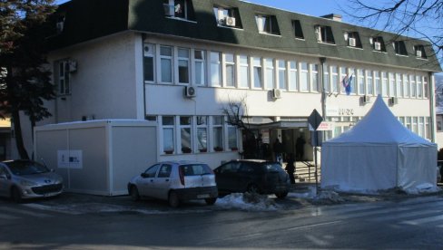 PREMINULA DVA PACIJENTA: U Gornjem Milanovcu zaraženo 15 dece
