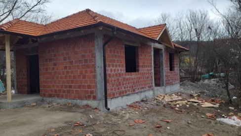DOSANJAO SAN, TOPLI DOM ZA PORODICU: U selu Gornja Ržanica kod Aleksandrovca odmakla gradnja kuće za bolesnog dečaka Marka Smiljkovića