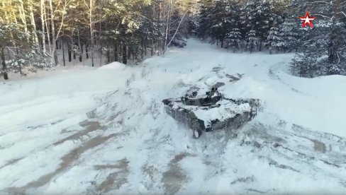РАДИ И НА -50: Руском оклопном возилу не може ништа ни поларна хладноћа (ВИДЕО)