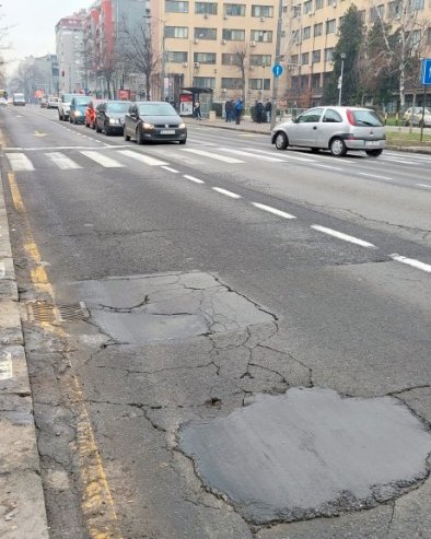 ZAKRPE I DO 700 RUPA DNEVNO: Timovi javnog preduzeća Beograd put saniraju oštećenja na kolovozima koja nastaju sa topljenjem snega