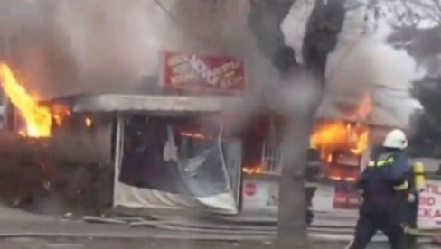 GORELI KIOSK I BARAKA: Vatrogasci intervenisali u dva odvojena požara, u Zemunu i na Novom Beogradu